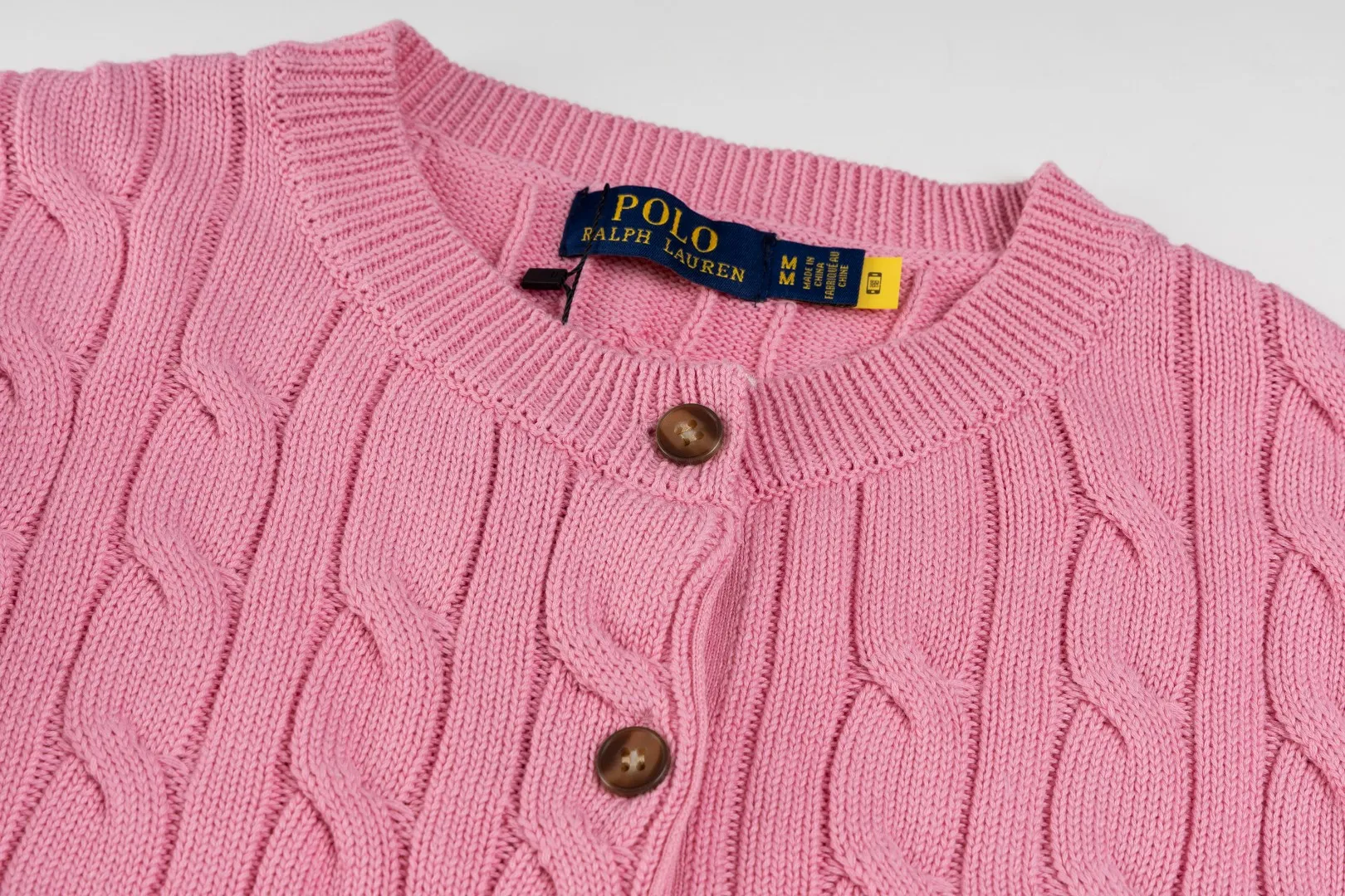 P230 #R93 RALPH LAUREN Ralph Lauren twelve colors classic small label embroidery logo seven-button knitted cable cardigan sweater women's top, high-density LOGO embroidery on the chest, original customization of tag accessories. Made of pure cotton yarn, pure cotton is skin-friendly and comfortable, small label war horse embroidered twist button cardigan sweater 🐎 high quality, follow the blogger to learn how to wear it! Let’s buy a Ralph Lauren cable sweater. It’s a super hard-to-find series after it became popular. It’s hard to find one on the official website. It’s simple and practical to wear, with a lazy and loose feel. The thickened fabric has more texture, feels soft and delicate, and has a loose fit. Whether worn alone or layered, you can wear different styles of fashion with just one piece!   Size: